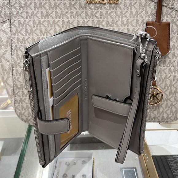 MICHAEL KORS LARGE DOUBLE ZIP WRISTLET PHONEHOLDER WALLET CLUTCH
BRIGHT WHITE - Picture 6 of 16